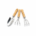 Set aus rostfreien Hand-Gartengeräten mit Bambusgriff